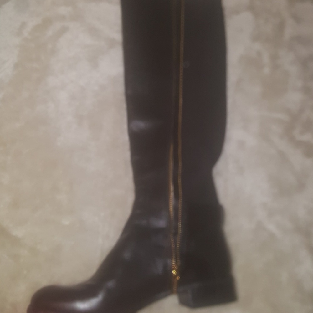 black boots - Picture 3 of 3